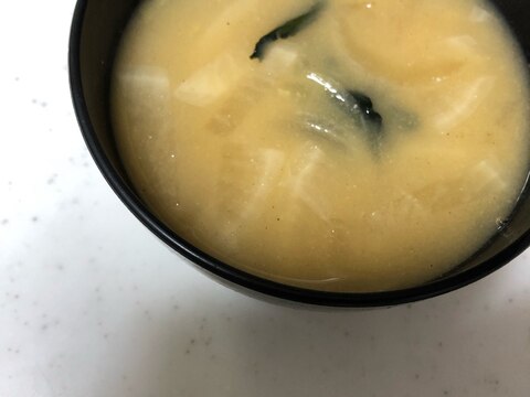 新玉葱と白菜と大根とわかめのお味噌汁(^^)
